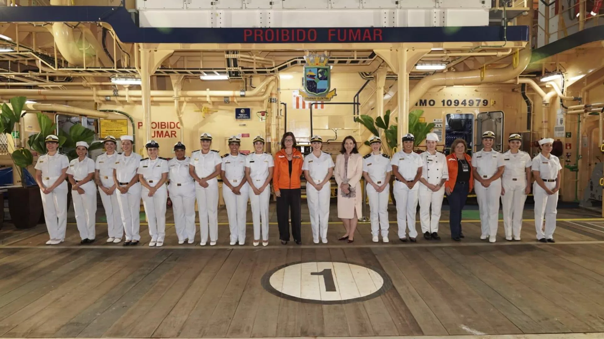 Construído no Brasil, navio afretado pela Petrobras tem tripulação 100% feminina