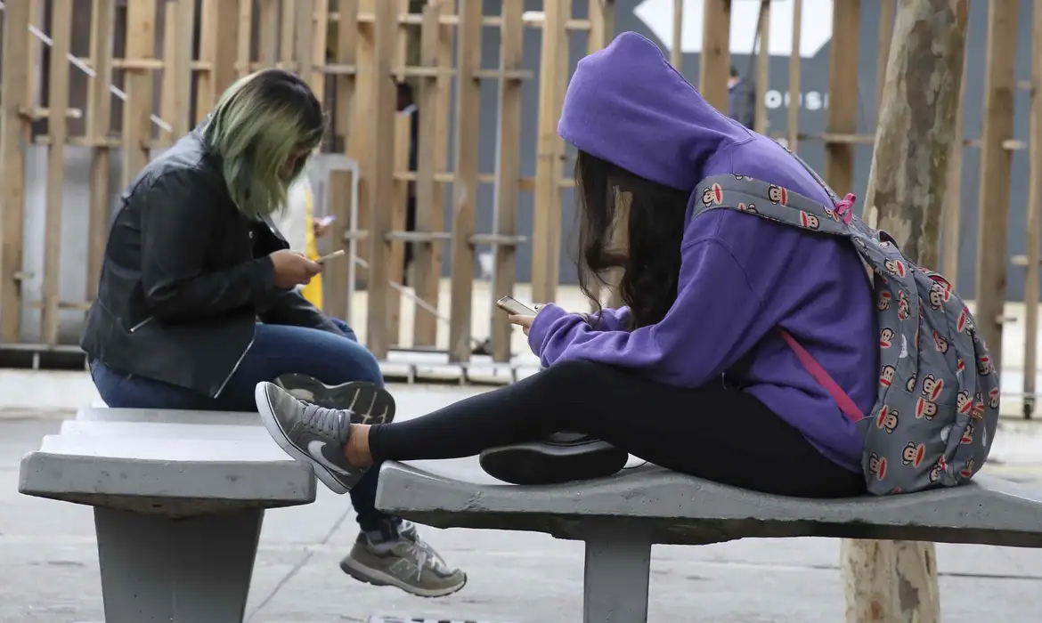 Apostas em bets avançam entre jovens e ampliam risco de dependência