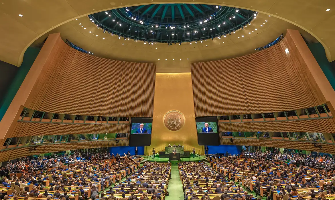 "O Brasil não cabe no quintal de ninguém”, diz Lula em discurso na ONU