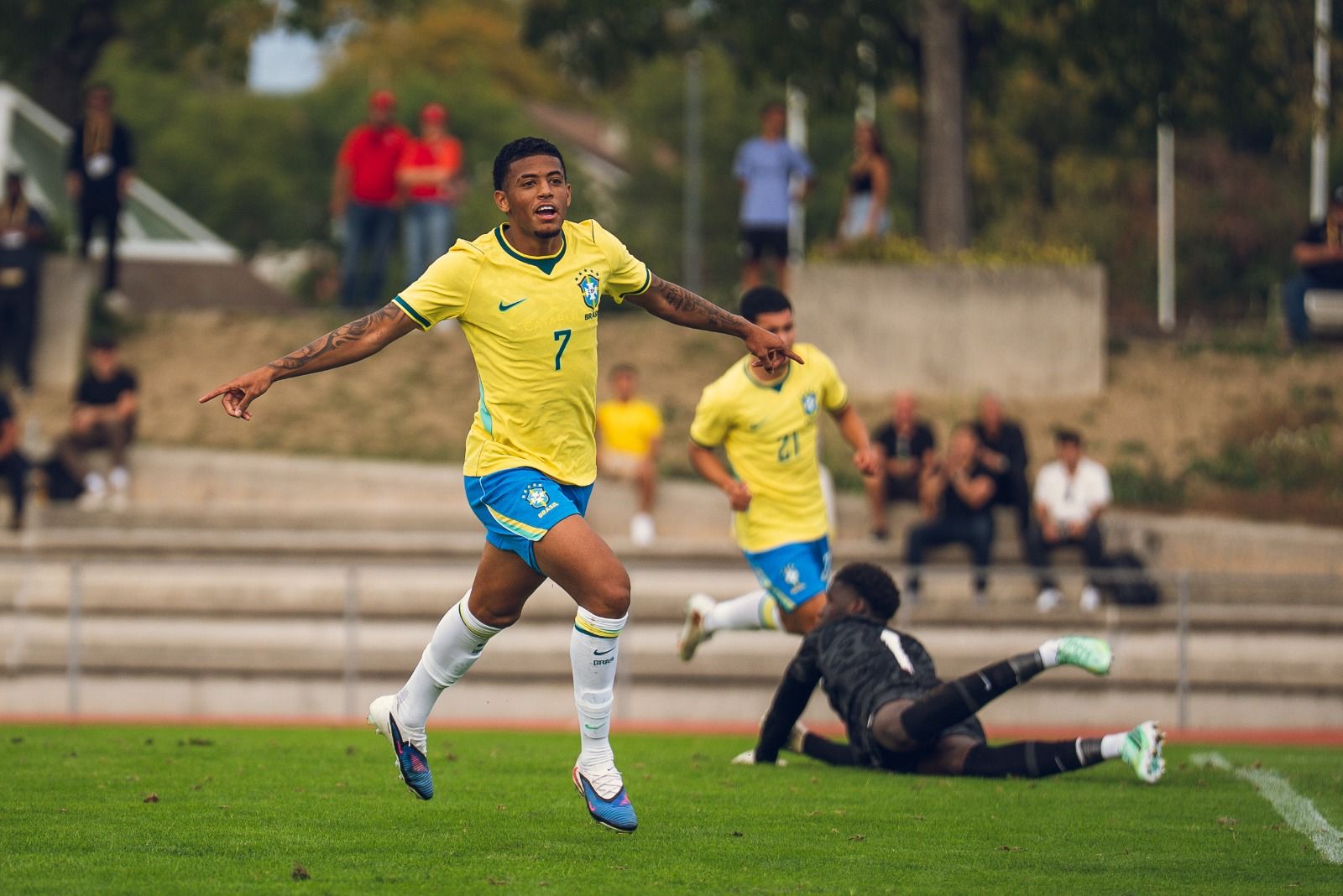 Brasil estreia com goleada sobre o Canadá no Torneio da Amizade UEFA