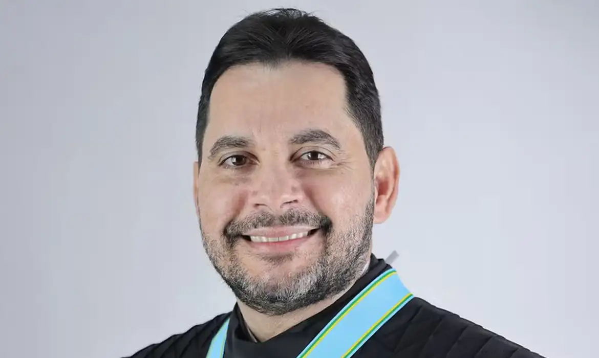 CNJ faz operação em gabinete de desembargador ligado a Nunes Marques