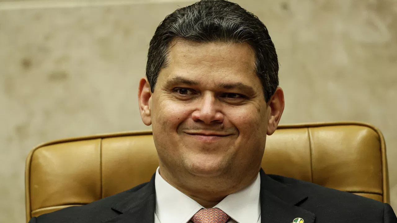 Fala, meu amor' e 'Sou seu irmão': mensagens apontam amizade entre Alcolumbre e Vorcaro