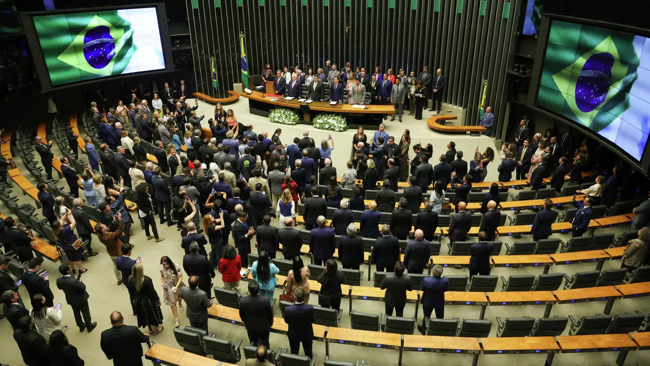 Mais de um terço dos brasileiros acham o Congresso ruim ou péssimo, aponta pesquisa