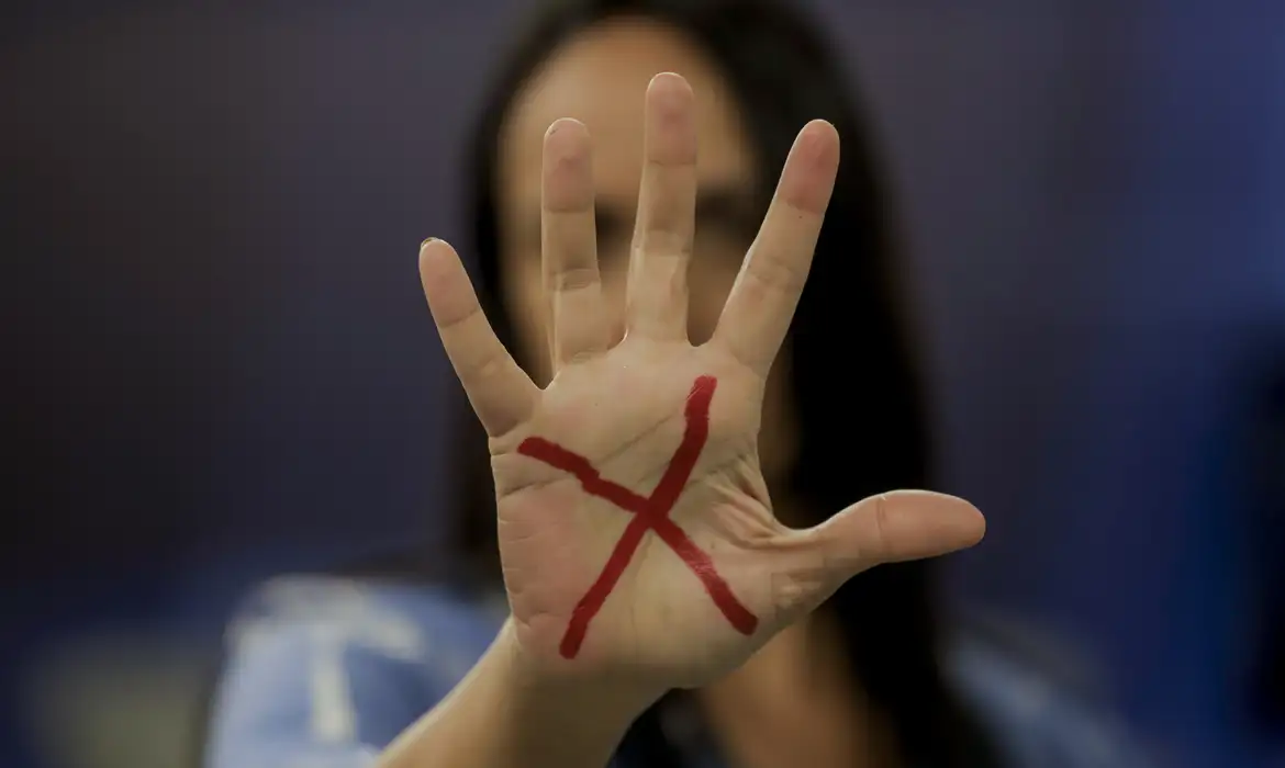 Operação prende mais de 57 mil acusados de violência contra mulheres
